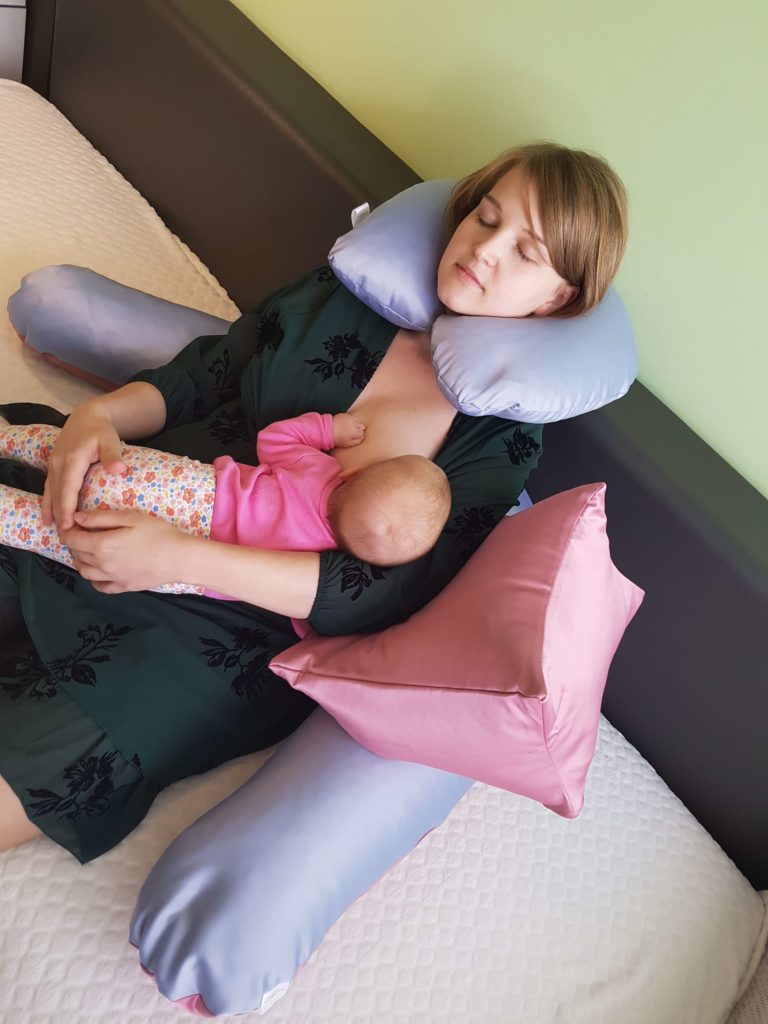 mama karmiąca dziecko piersią3